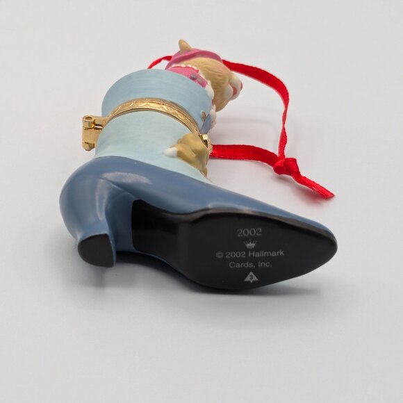 Hallmark Keepsake Fashion Afoot 2002, 3rd Final in the Series Porcelain Ornament - Picture 7 of 12